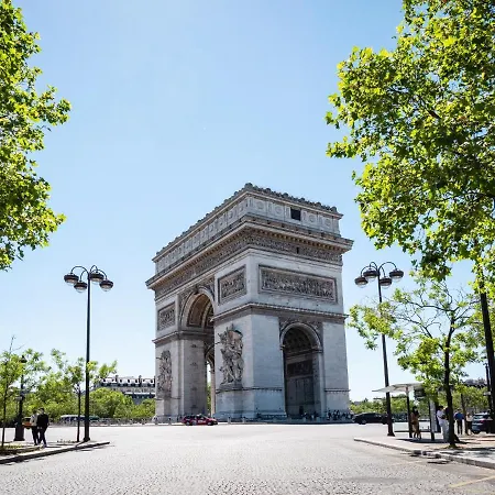 Ibis Paris La Defense 3*