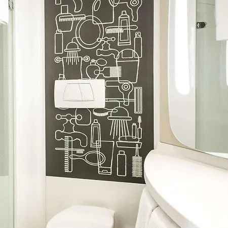 Ibis Paris La Defense 호텔 3*