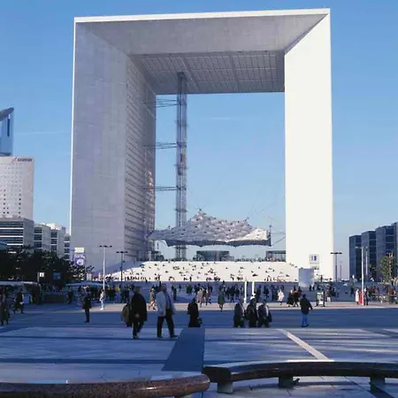 Ibis Paris La Defense 쿠르브부아
