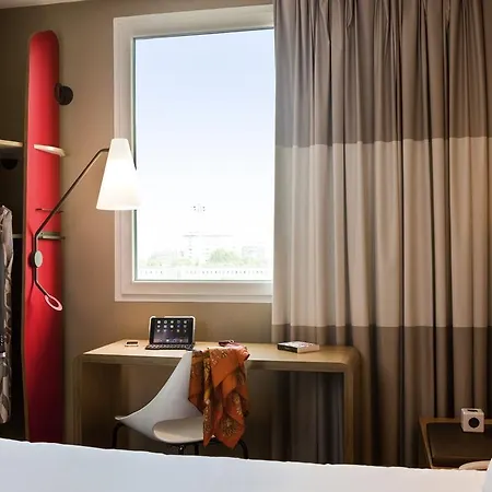 Ibis Paris La Defense 3*