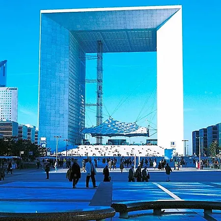 Ibis Paris La Defense Hotel 3*