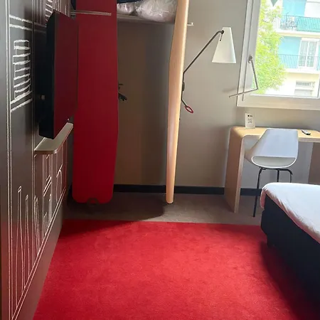 Ibis Paris La Defense Hotel 3*