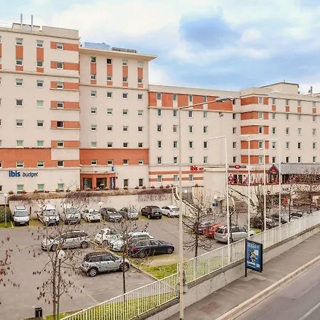 Ibis Paris La Defense 3*