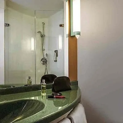 Ibis Paris La Defense Κουρμπεβουά
