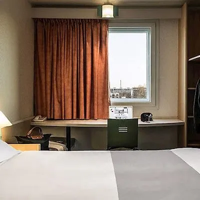 Ibis Paris La Defense