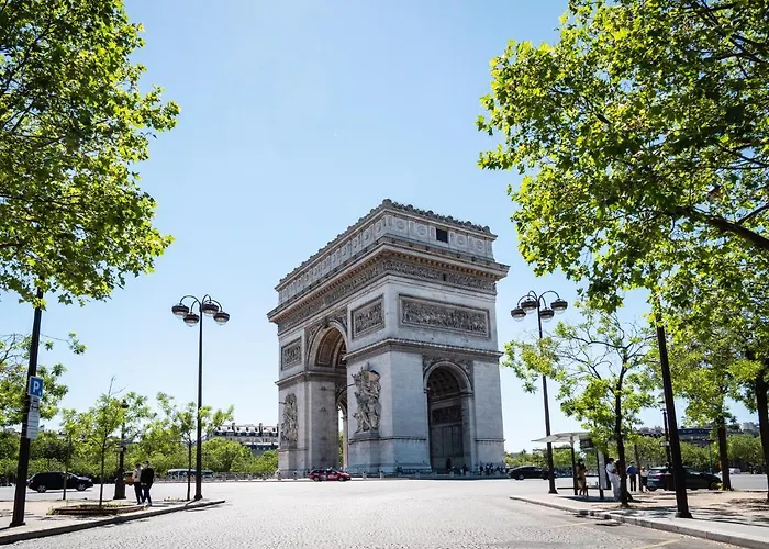 Ibis Paris La Defense 3*