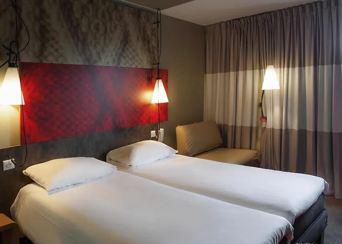 Ibis Paris La Defense 3*