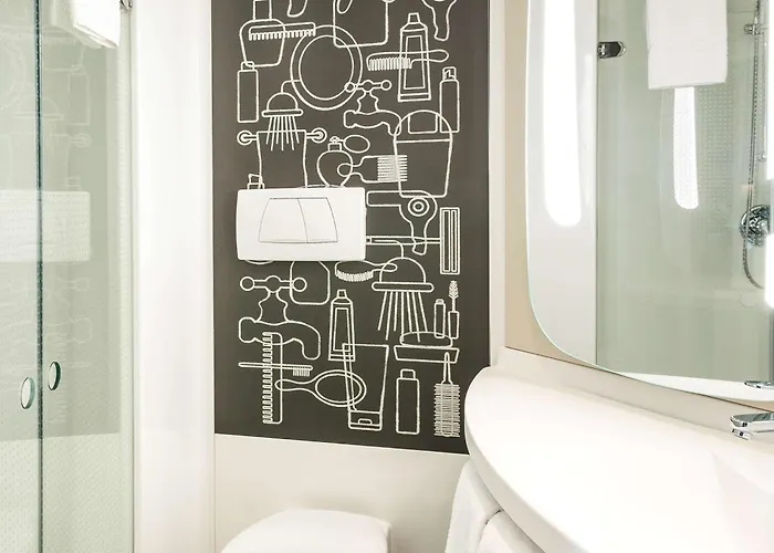 Ibis Paris La Defense מלון 3*