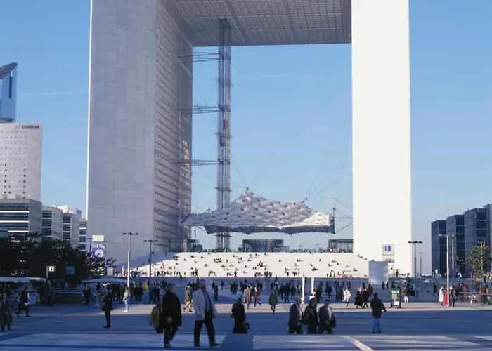 Ibis Paris La Defense קורבוו