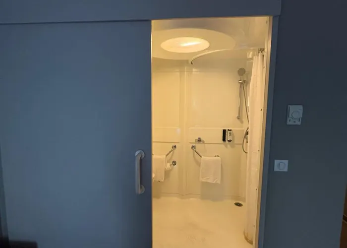 Ibis Paris La Defense מלון 3*