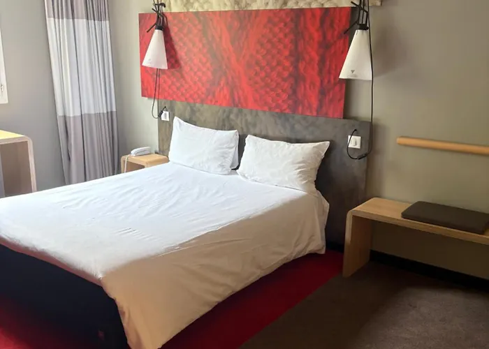 מלון Ibis Paris La Defense 3*