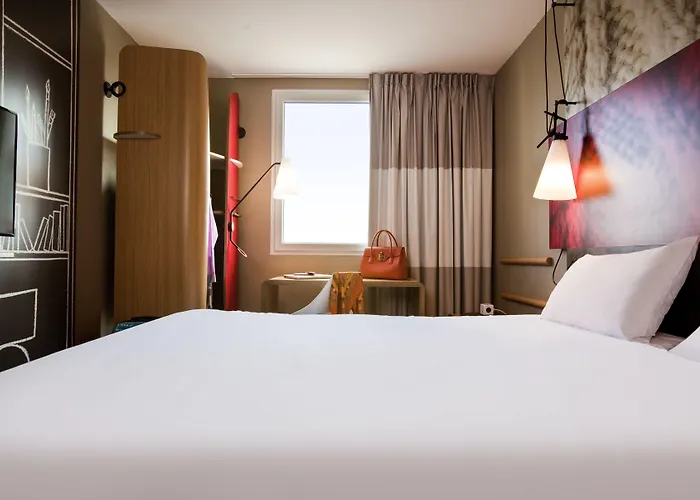 Ibis Paris La Defense 3*