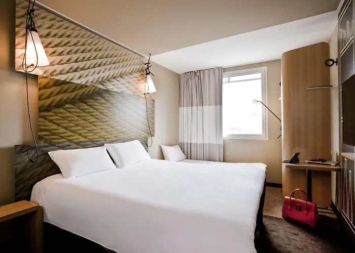 Ibis Paris La Defense קורבוו