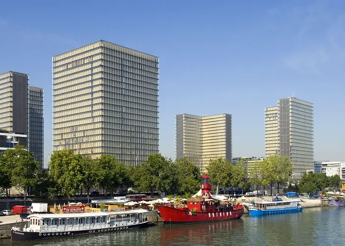 מלון Ibis Paris La Defense 3*