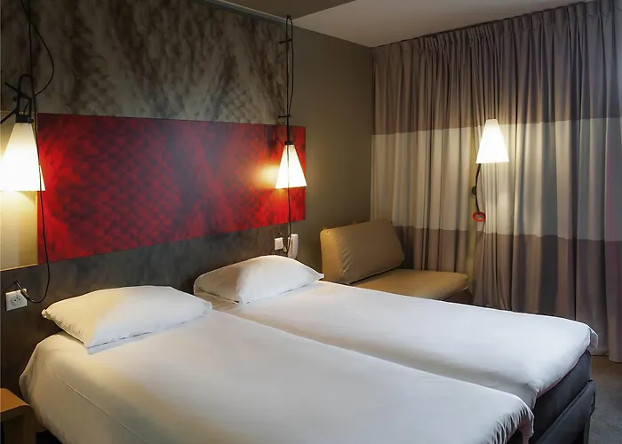 Ibis Paris La Defense 3*