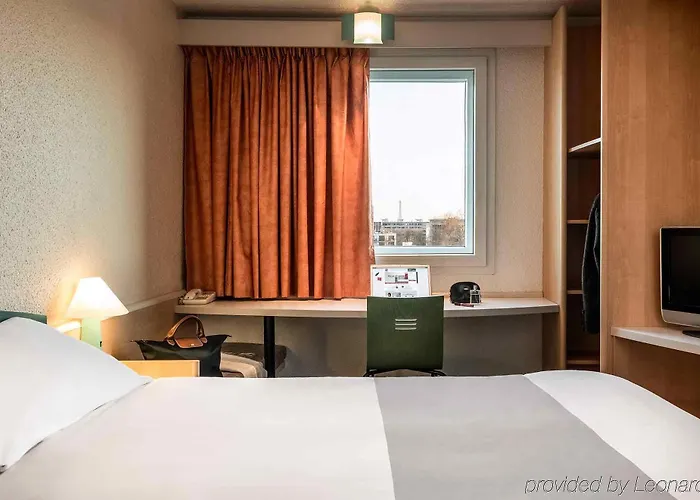 מלון Ibis Paris La Defense 3*