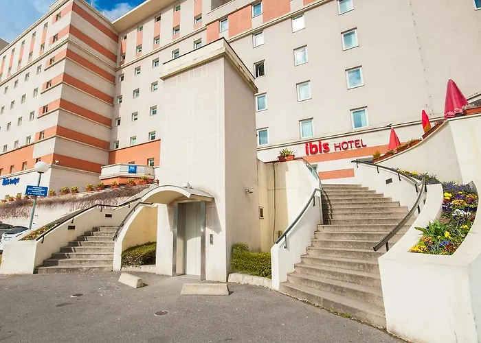 Ibis Paris La Defense קורבוו