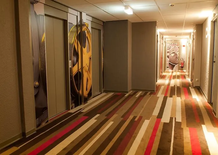 Ibis Paris La Defense מלון 3*